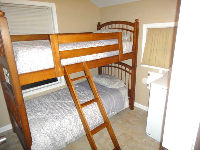#2 Bedroom - bunk Beds!