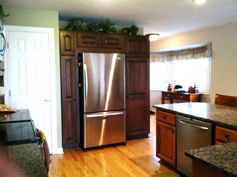 Spacious Kitchen-stailess steel appliances!