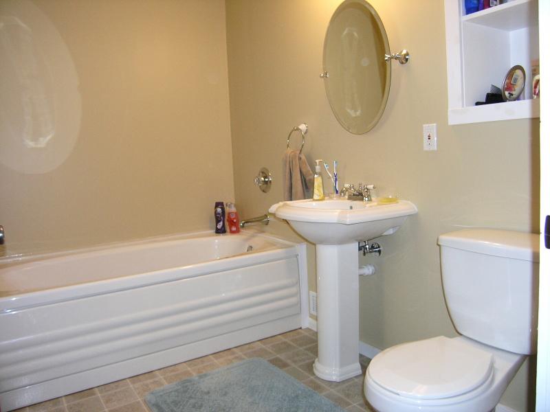 Main Floor Master Bath -Whirlpool Tub!