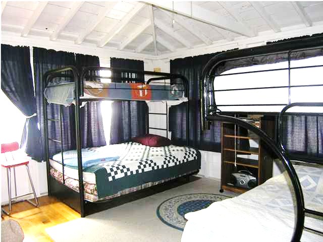 Bunk House - with full bath!