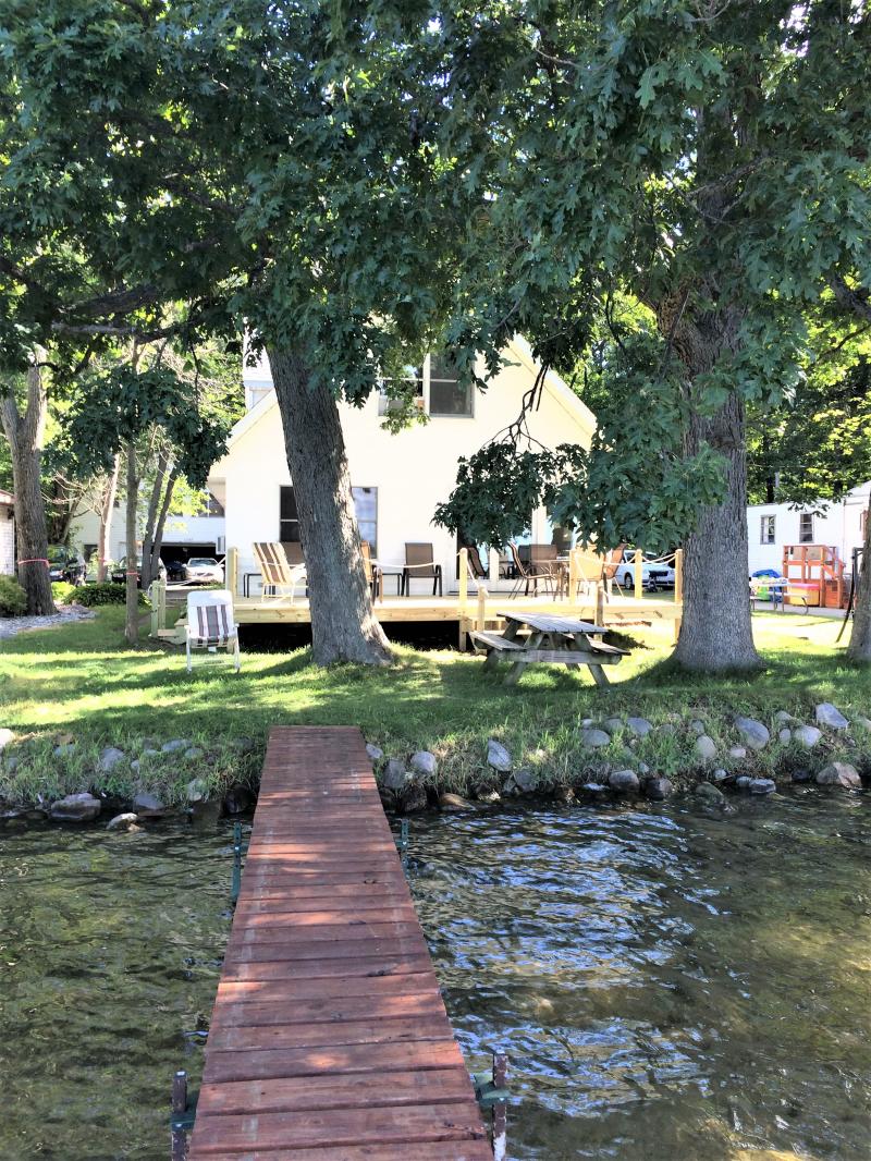 Gun Lake Cottage Rentals 11 3 br 2 BATH LAKEFRONT SLEEPS 8