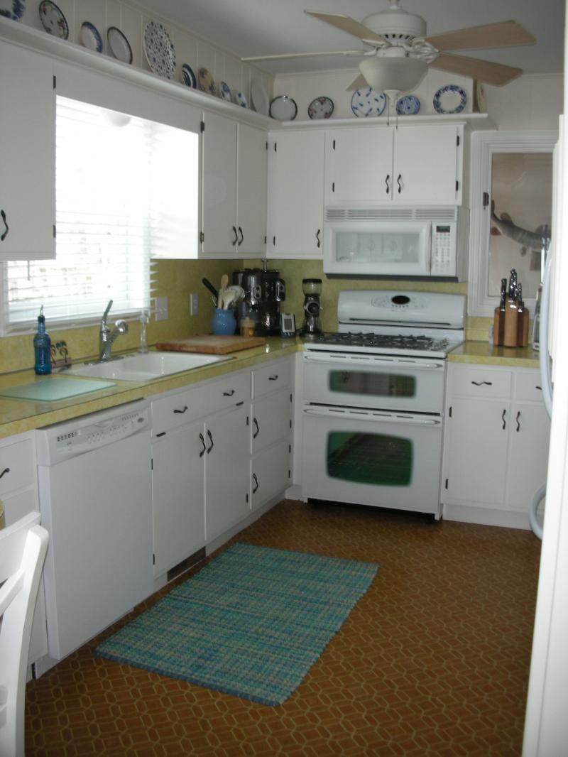Kitchen -gas stove- dishwasher!
