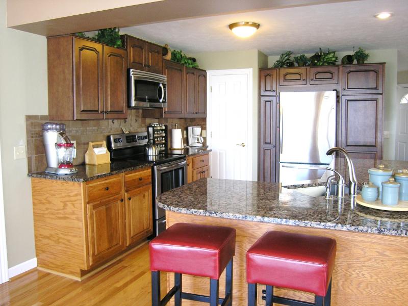 Main floor kitchen-snack bar!