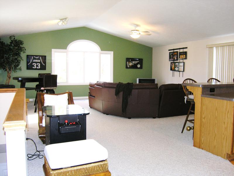 Upper Level Family Room - TV -Game Table - Card Table!